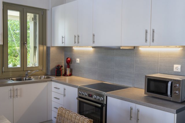 The fully equipped kitchen, window over the sink