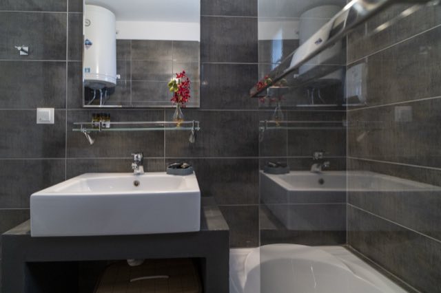 The ground-floor bathroom&rsquo;s basin and mirror