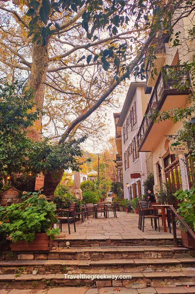 The plane-shaded square at Portaria, high above the gulf